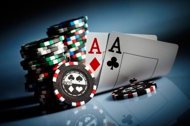 Live dealer blackjack table with multi-camera setup